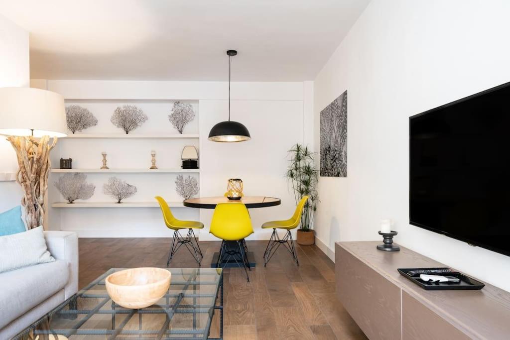 Super Central Malaga Flat With Terrace And Free Parking Buitenkant foto