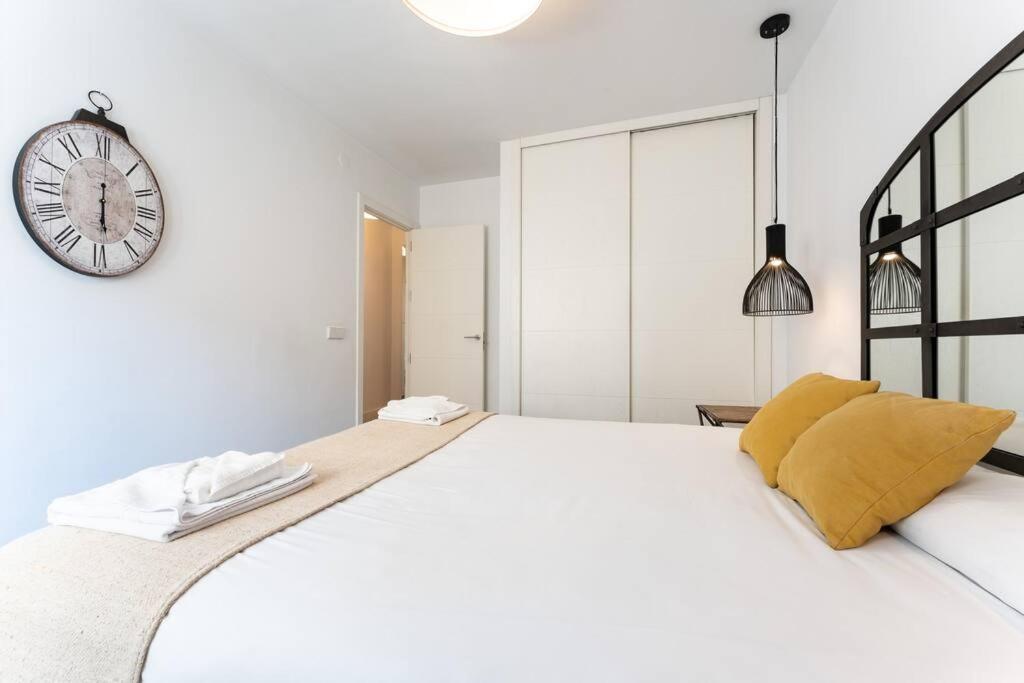 Super Central Malaga Flat With Terrace And Free Parking Buitenkant foto