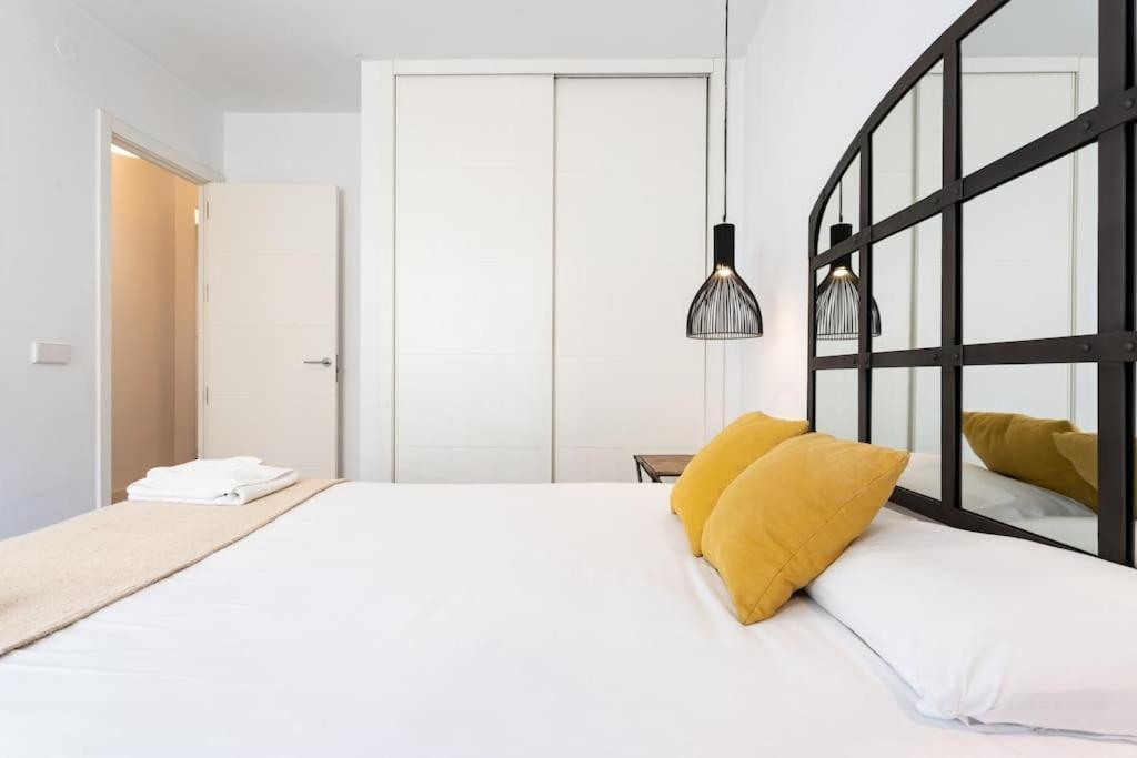 Super Central Malaga Flat With Terrace And Free Parking Buitenkant foto